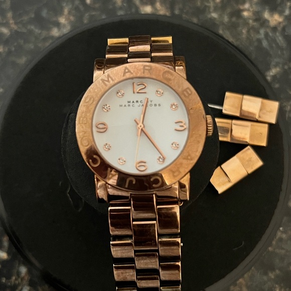 Marc Jacobs Unisex Rose Gold Tone Watch - Picture 2 of 7
